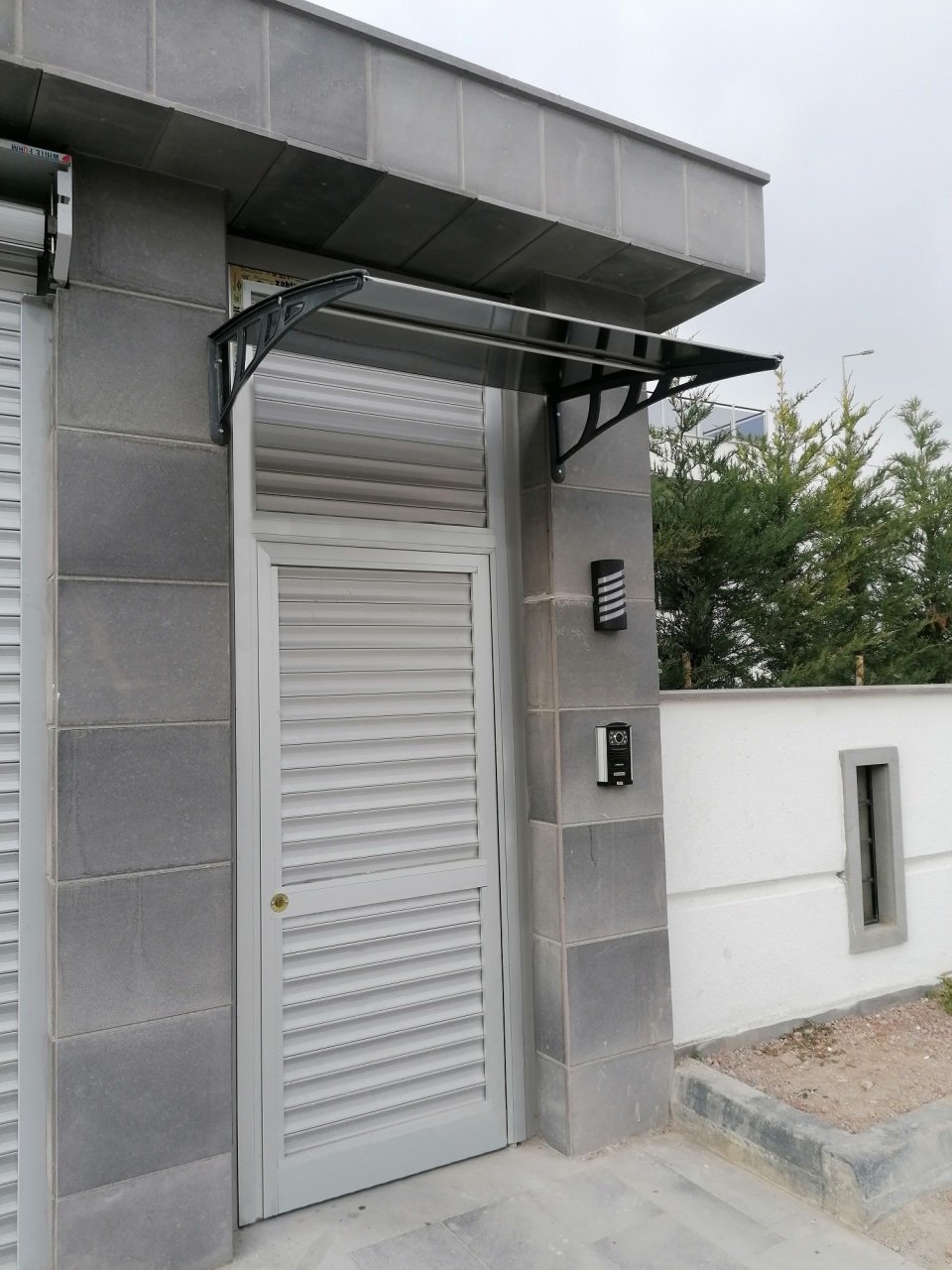 Plastik Kapı Üstü Pratik Sundurma 100x120 Cm - Bronz